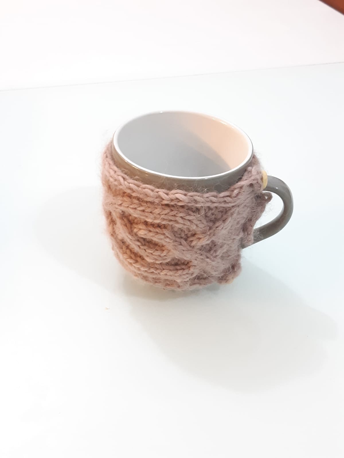 ספלי עם כיסוי סרוג