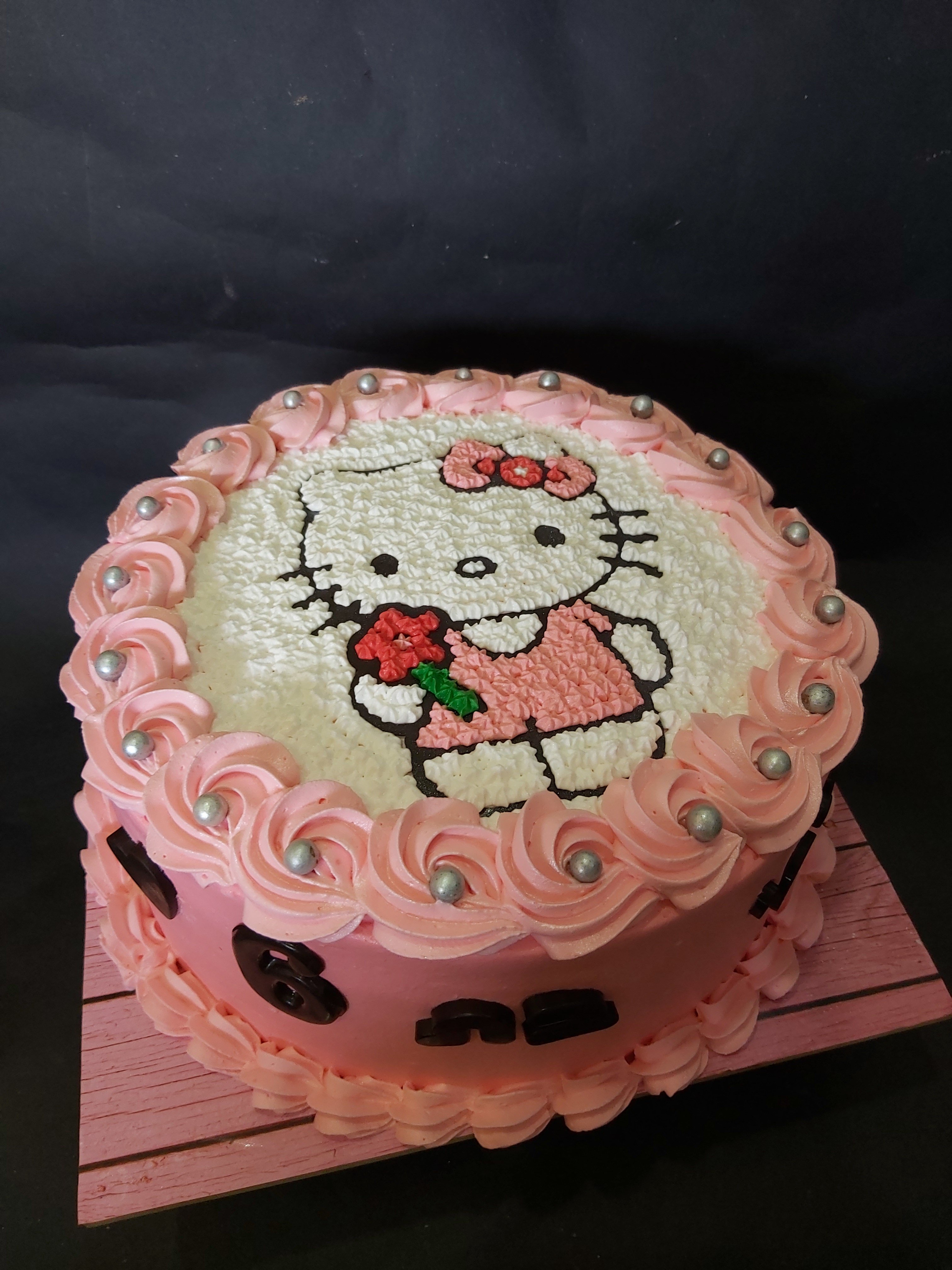 עוגת הלו קיטי.jpg