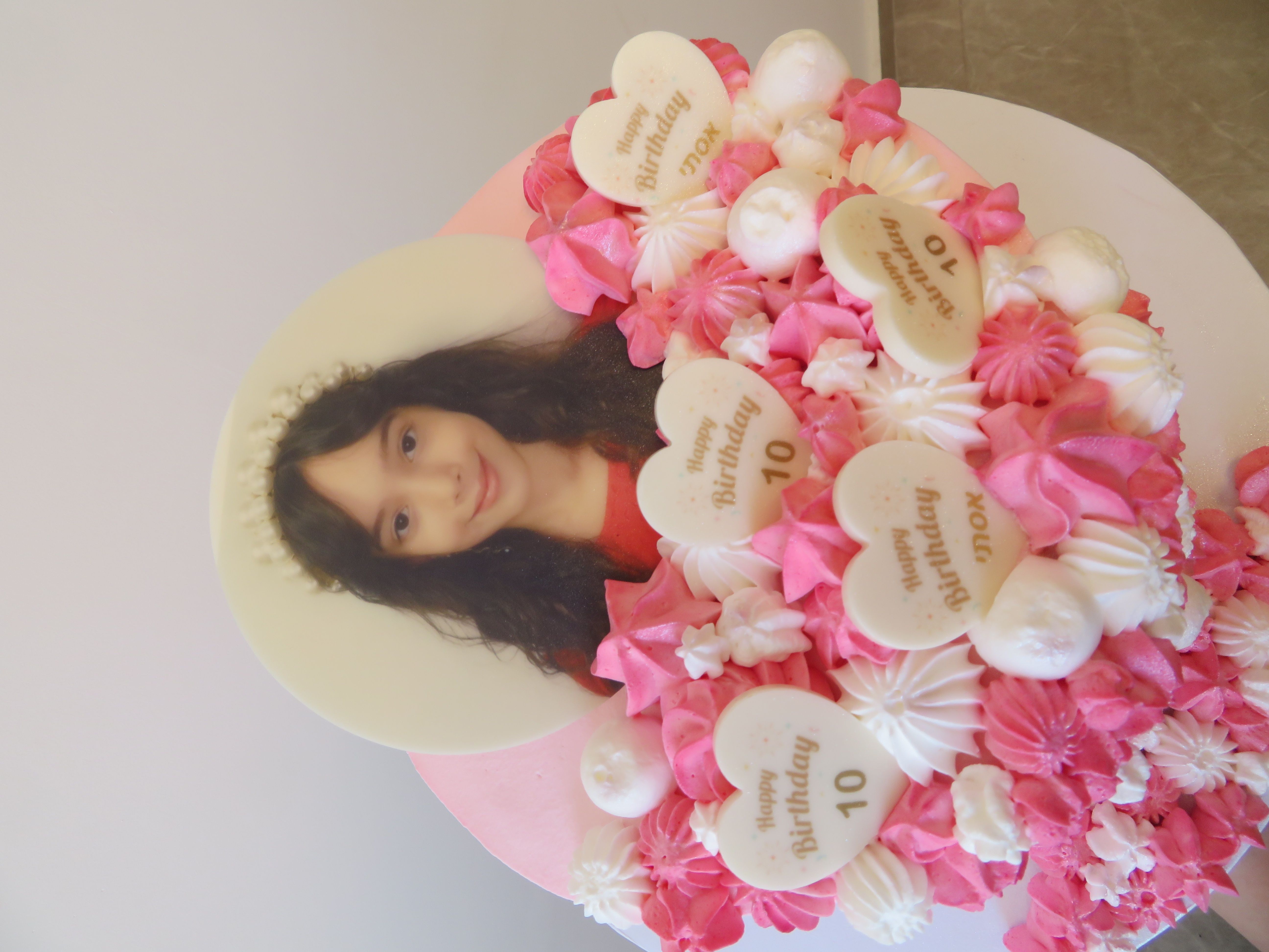 עוגת יומולדת קצפת ושוקולדים עם תמונה