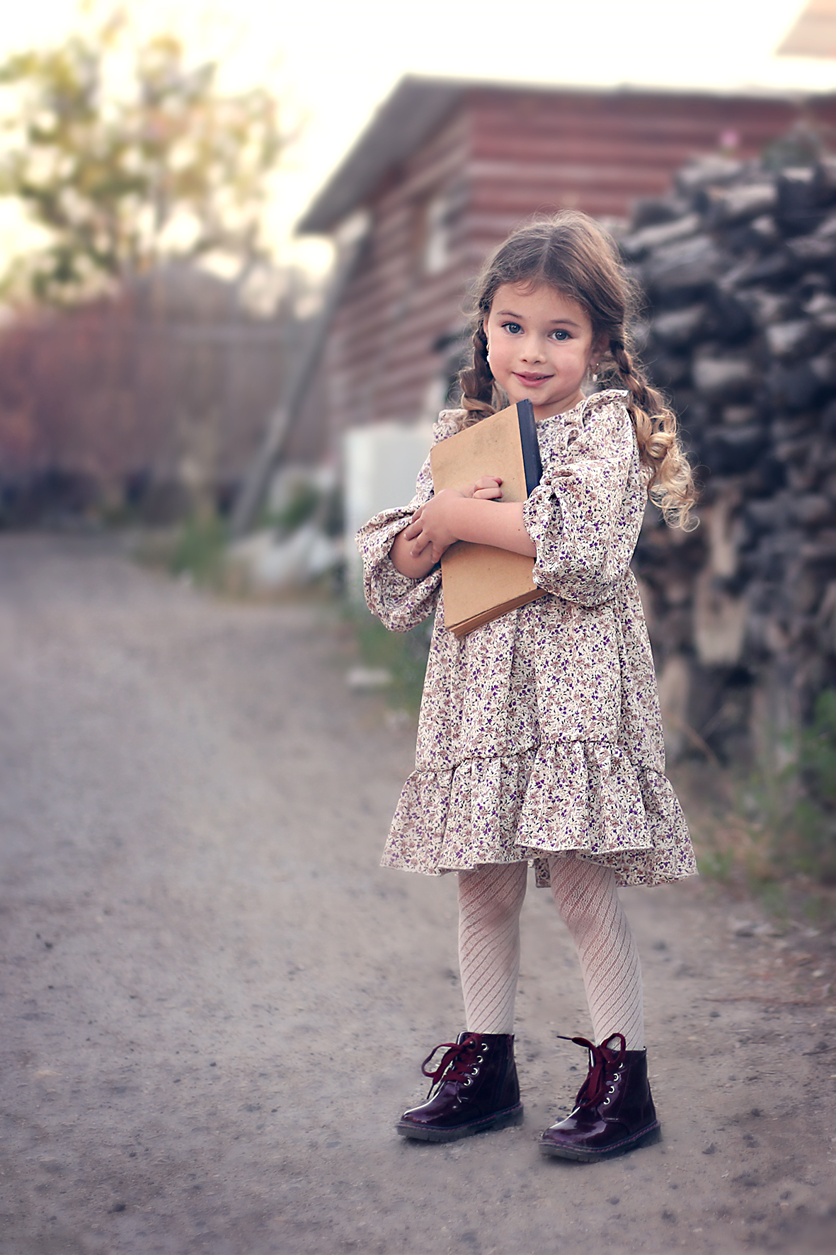 עומדת עם ספר copy.jpg