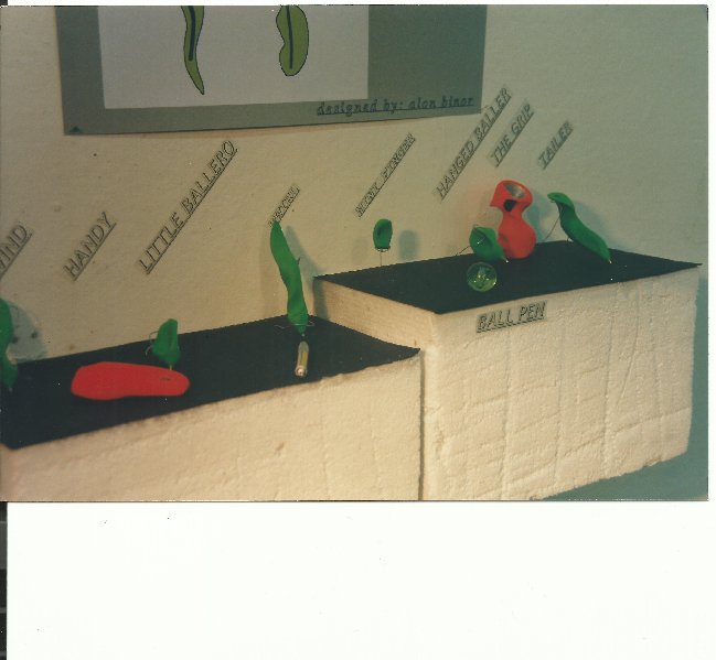 עטים בתצוגה

היה עלינו לעצב עט ומצית חדש עבור חברת BIC
זכיתי במקום השני....
המקום הראשון נסע לחברת BIC ללמוד שם...

הקונספט היה מצית שהרוח לא מכ