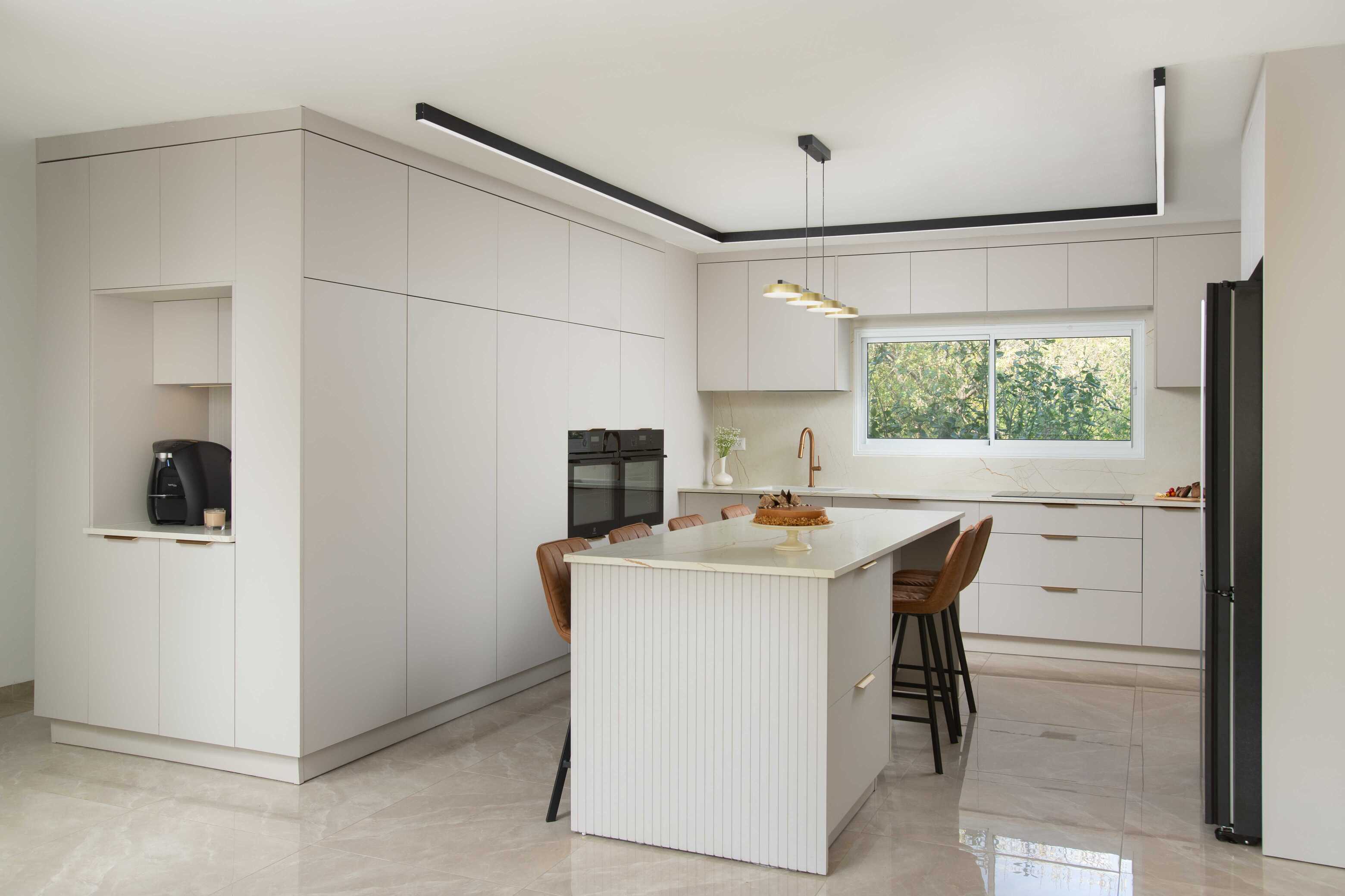 עיצוב מטבח בסגנון מודרני מינימליסטי