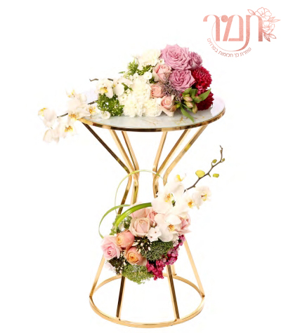 עיצוב פרחים על סטנד