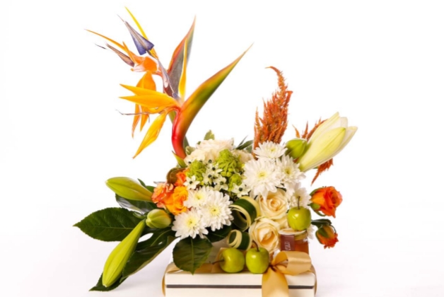 עיצוב פרחים על קופסת שוקולד