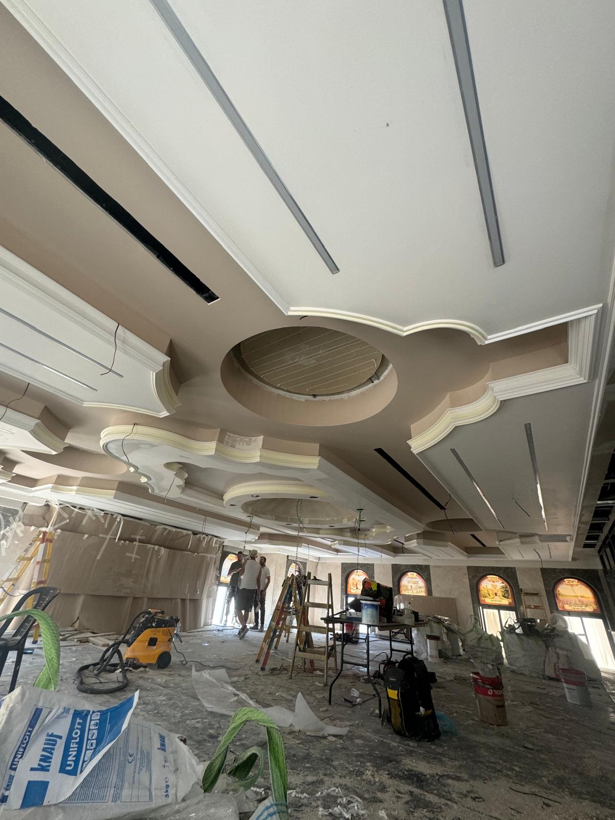 עיצוב תקרות בית המדרש ברסלב בבית שמש