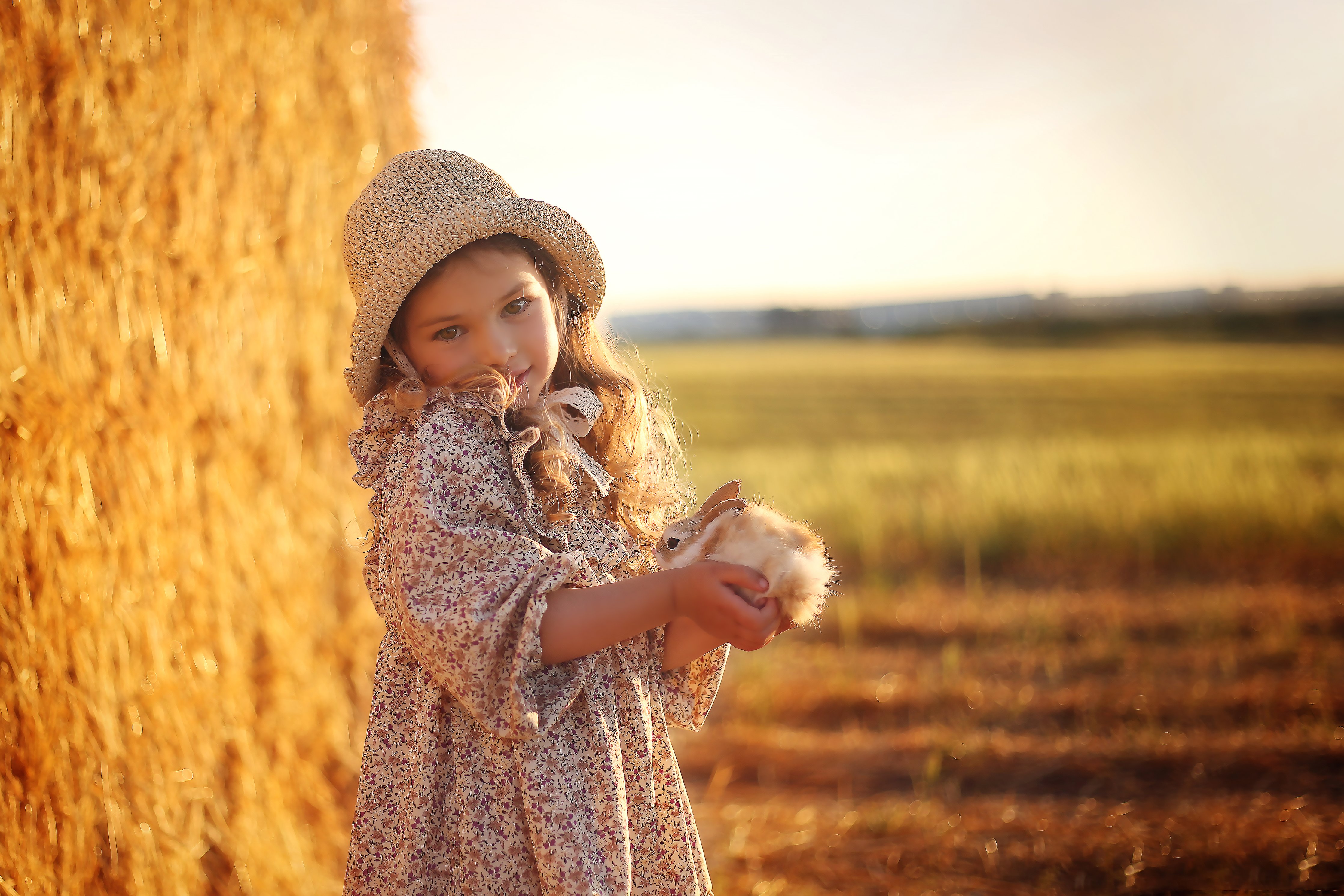 עם ארנב מחיכת עומדת copy 2.jpg