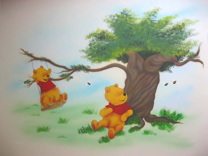 פו הדב תחת העץ 
ציור קיר למשפחתון
(התמונה חשוכה קצת ,בגלל נתוני צילום גרועים)