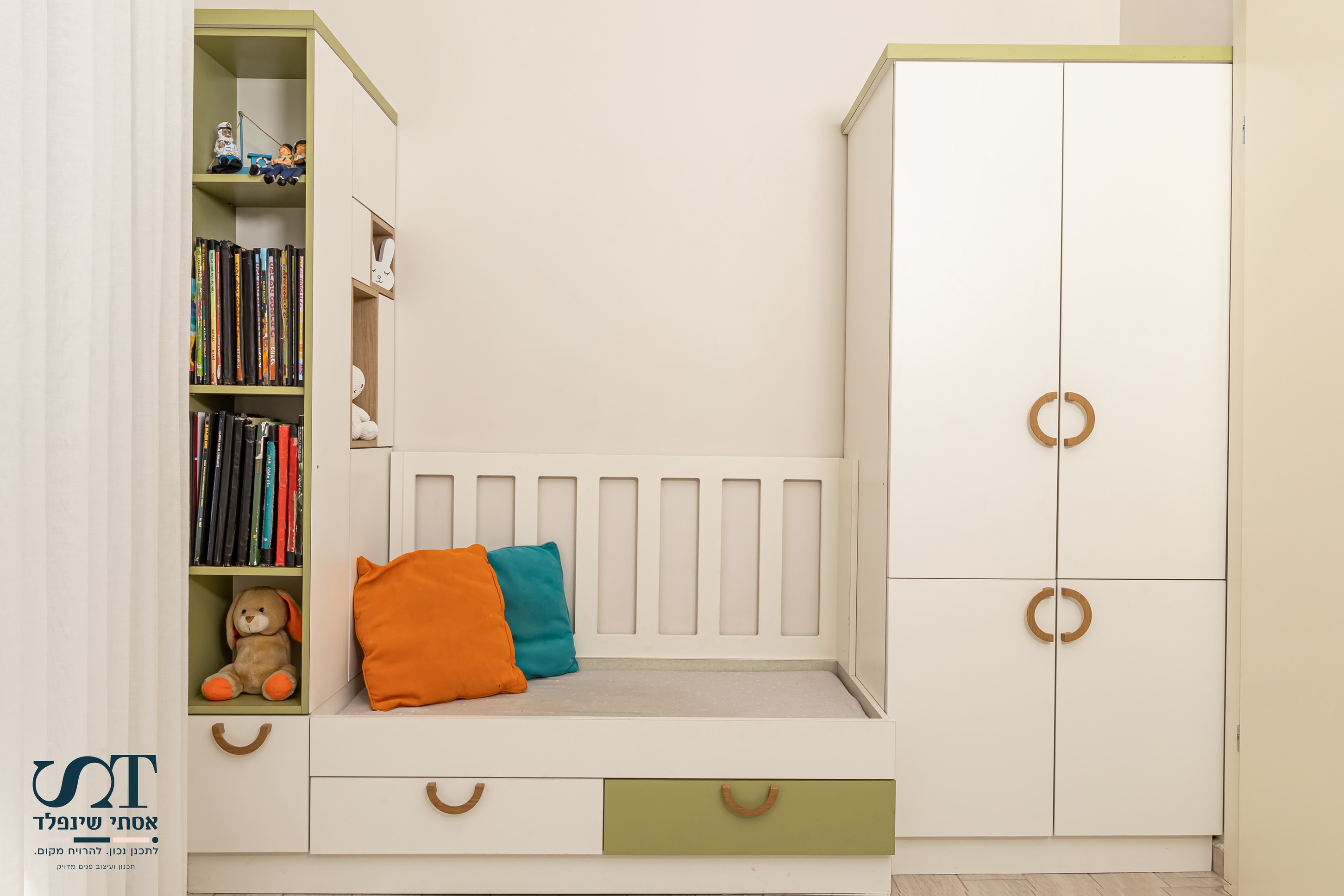 פינת קריאה.jpg