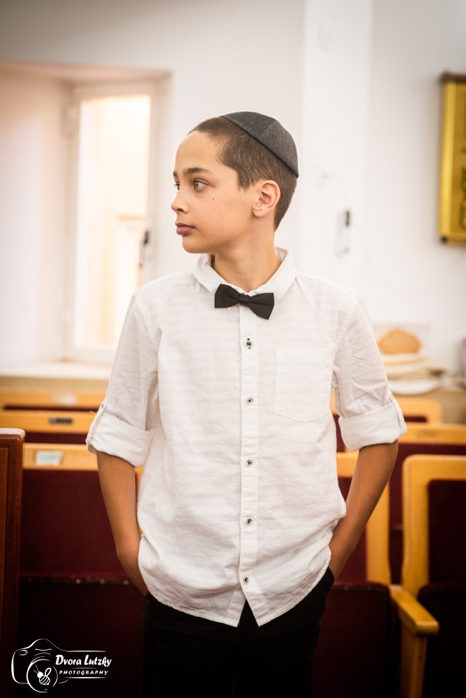 צילומי בר מצווה | בית הכנסת | לוצקי דבורה צלמת