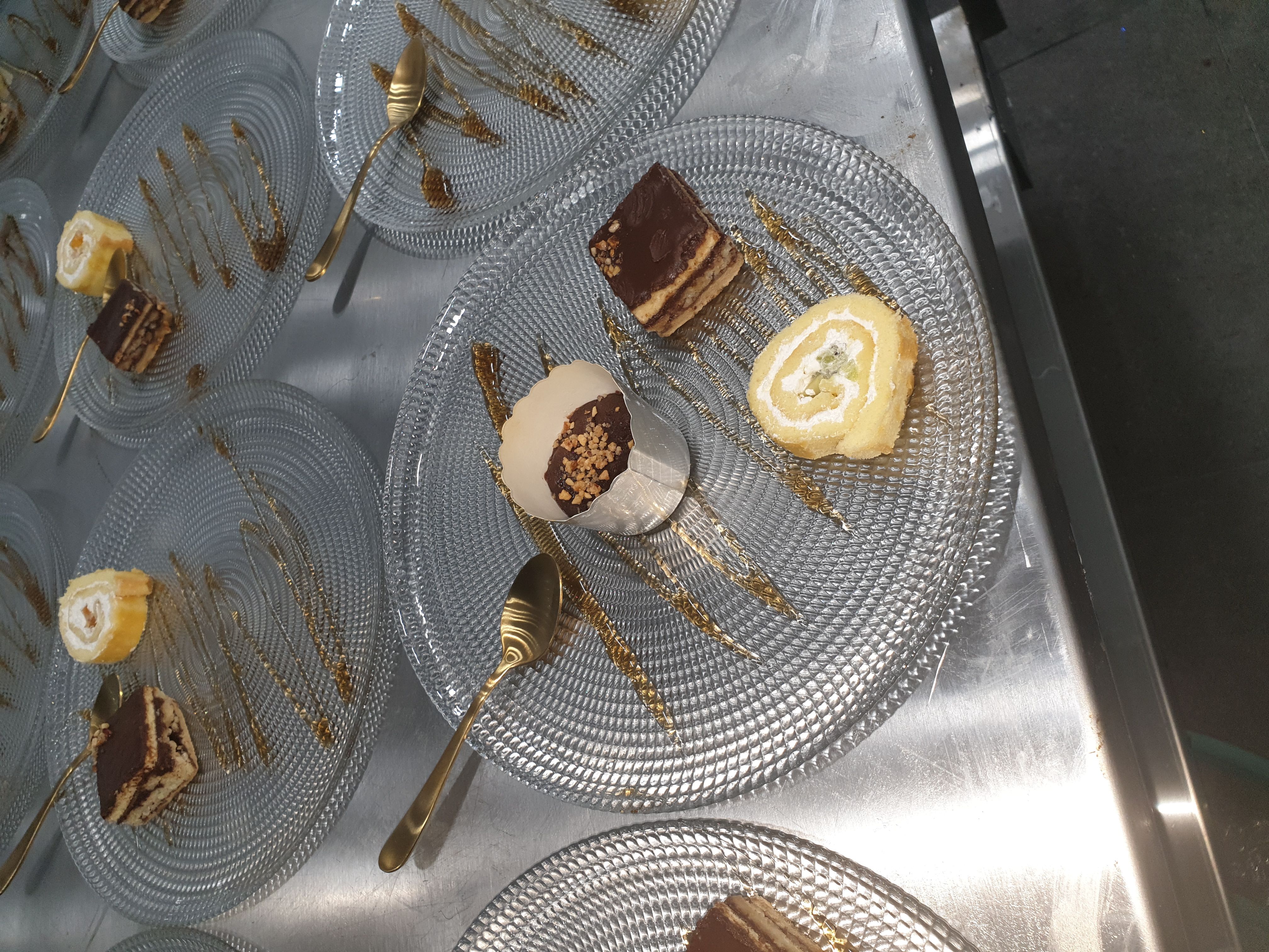 קינוחים בצלחת אישית.jpg