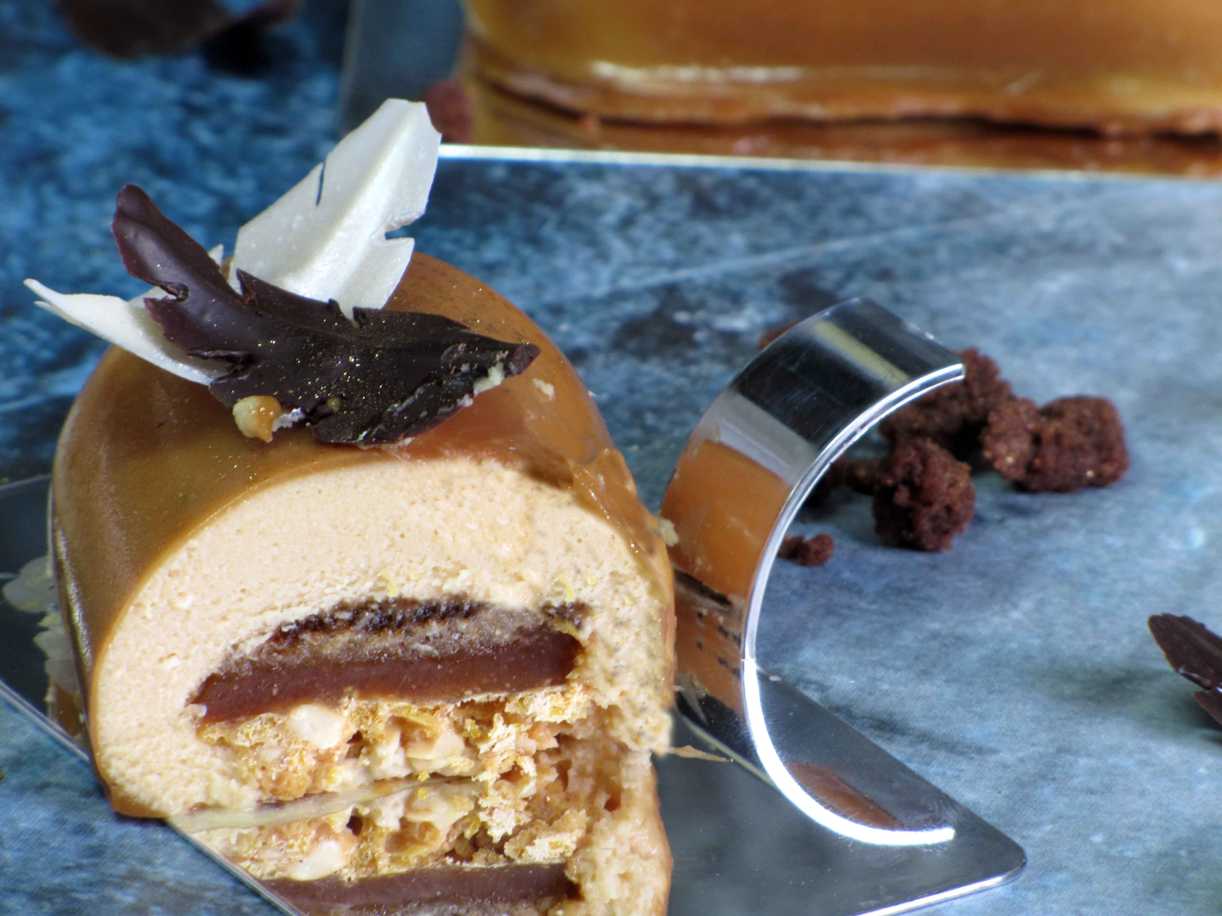 קינוח שוקולד לבן מקורמל