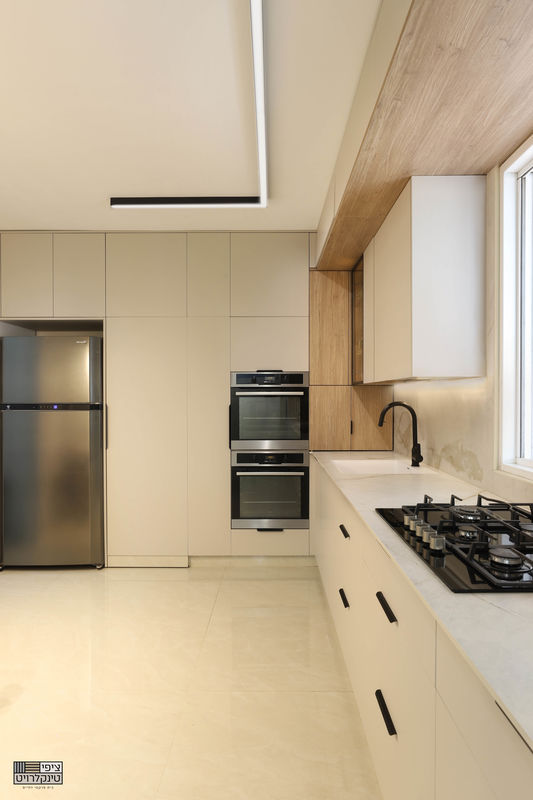 קמינר - קיר גבוהים_533x800.jpg