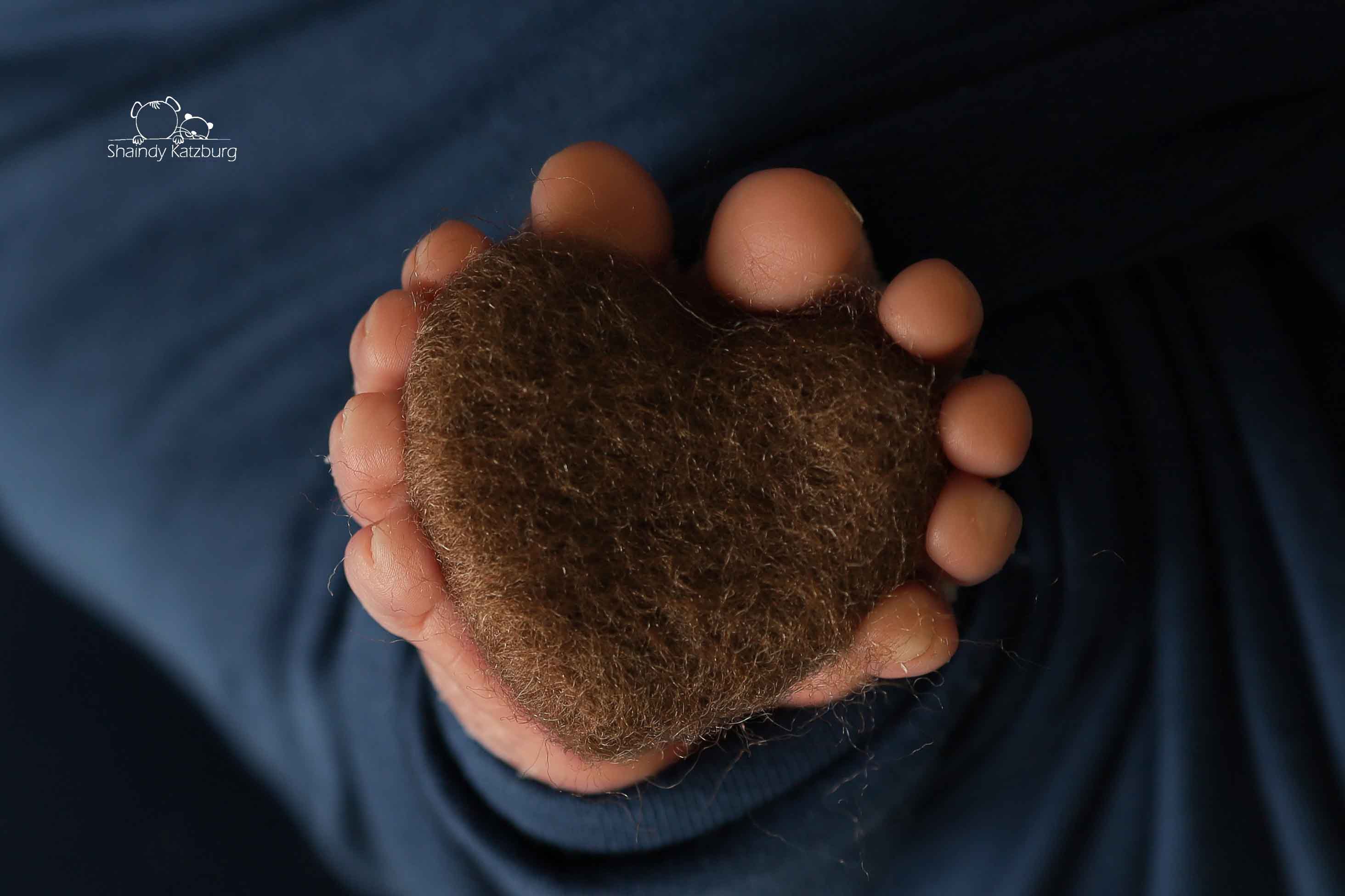 רגליים לב copy.jpg