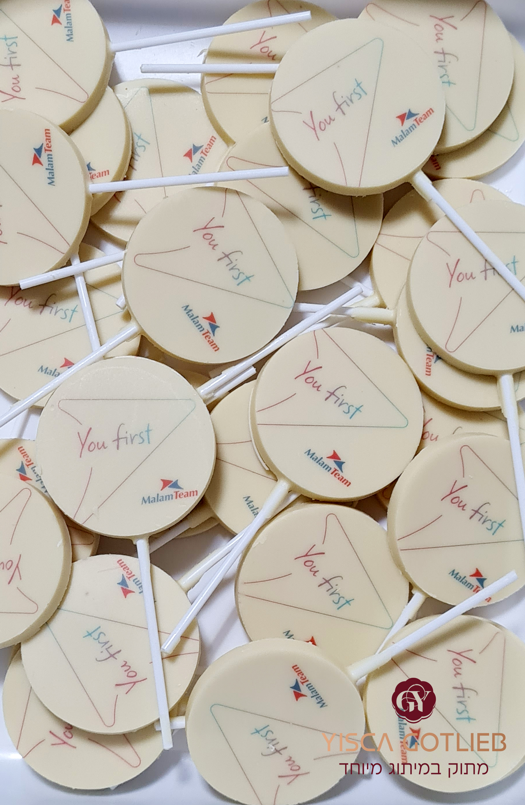 שוקולד על מקל ממותג אישי