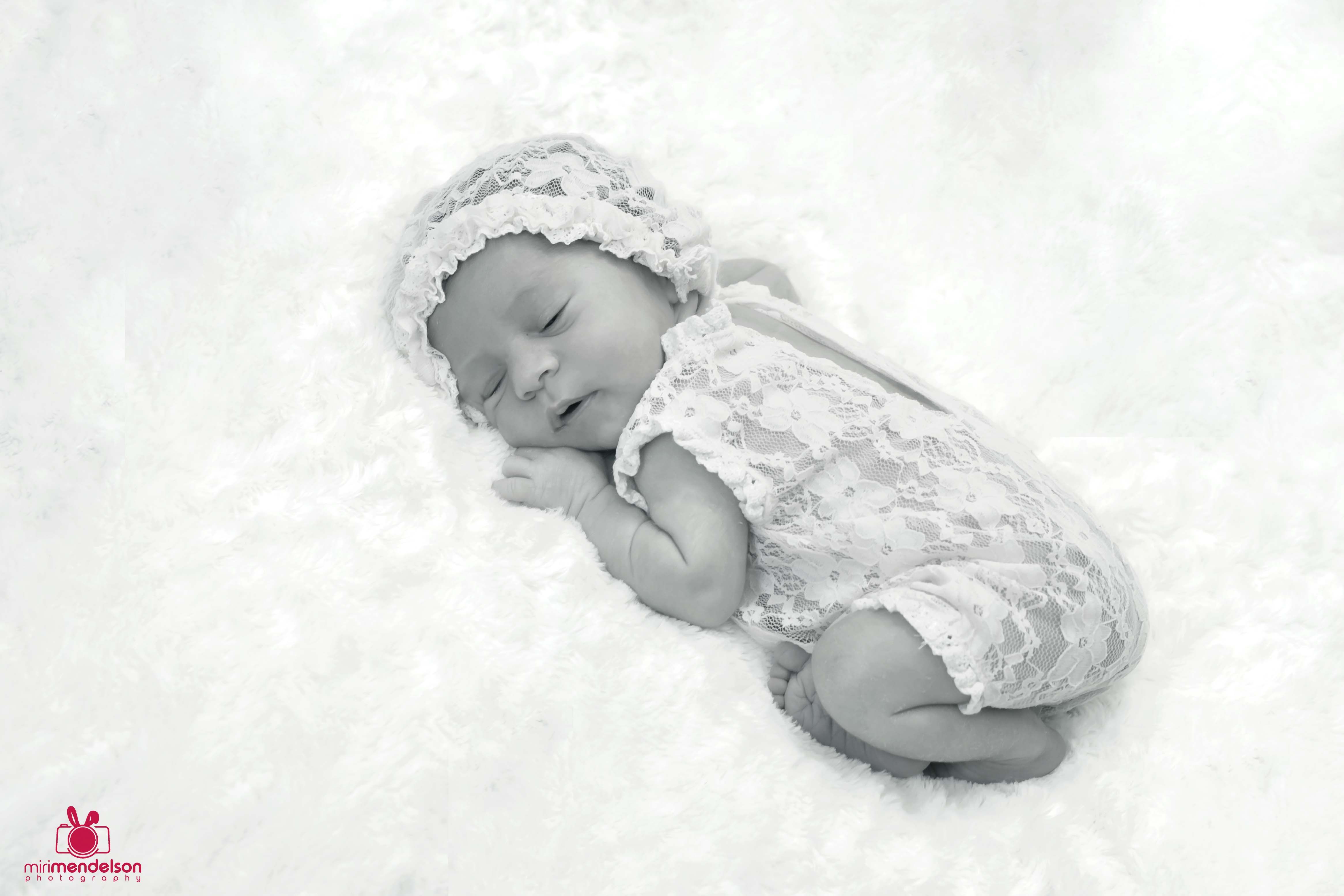 שחור לבן תמר 3 קטן.jpg