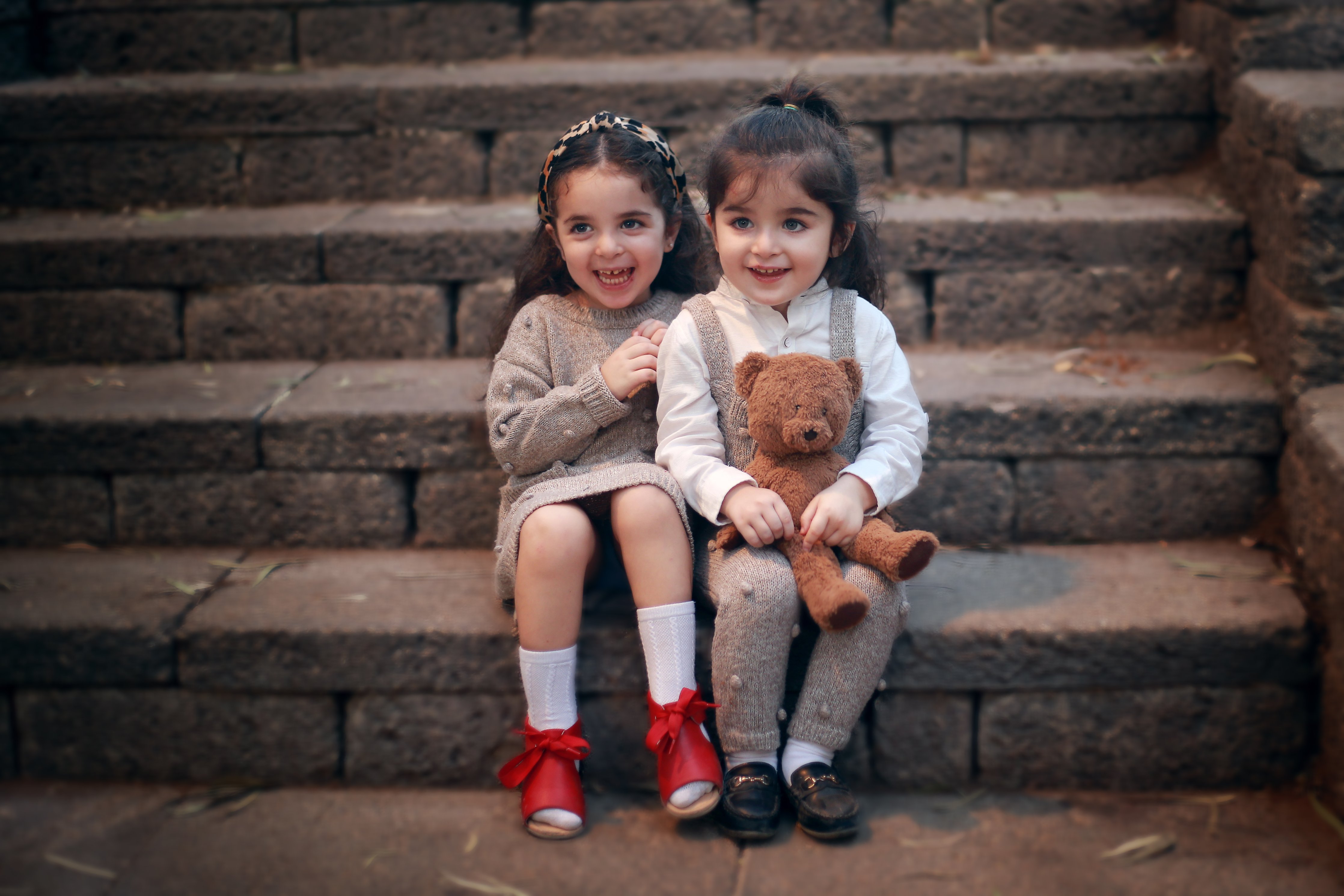 שניהם על המדרגות copy2 copy.jpg