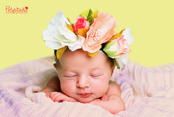 שרה פרחים קדימה