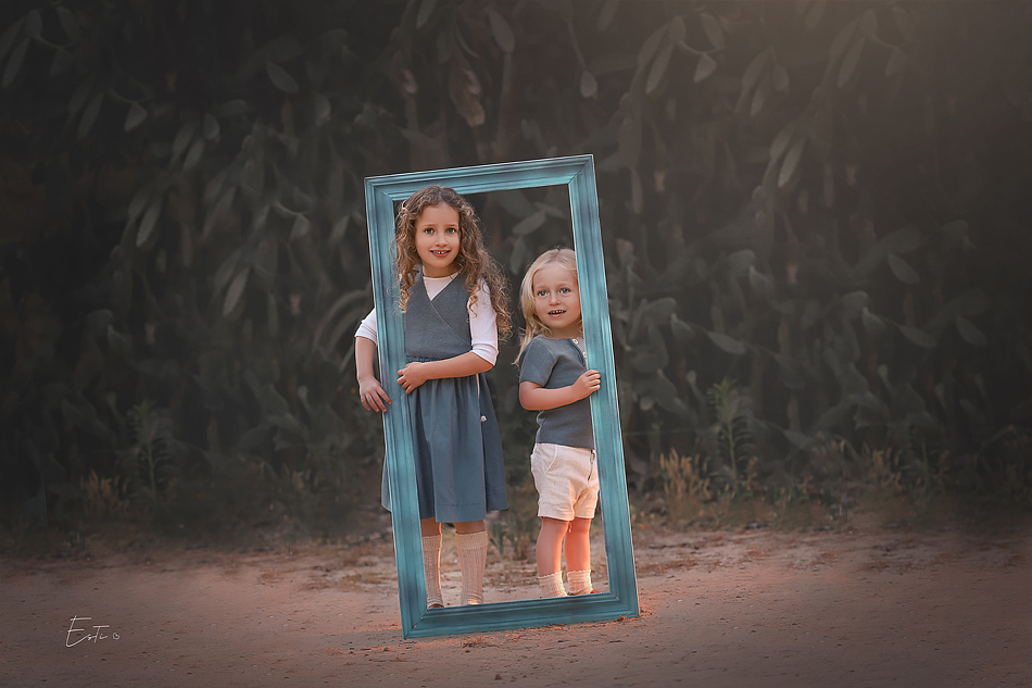 שתיהם מסגרת מ.jpg