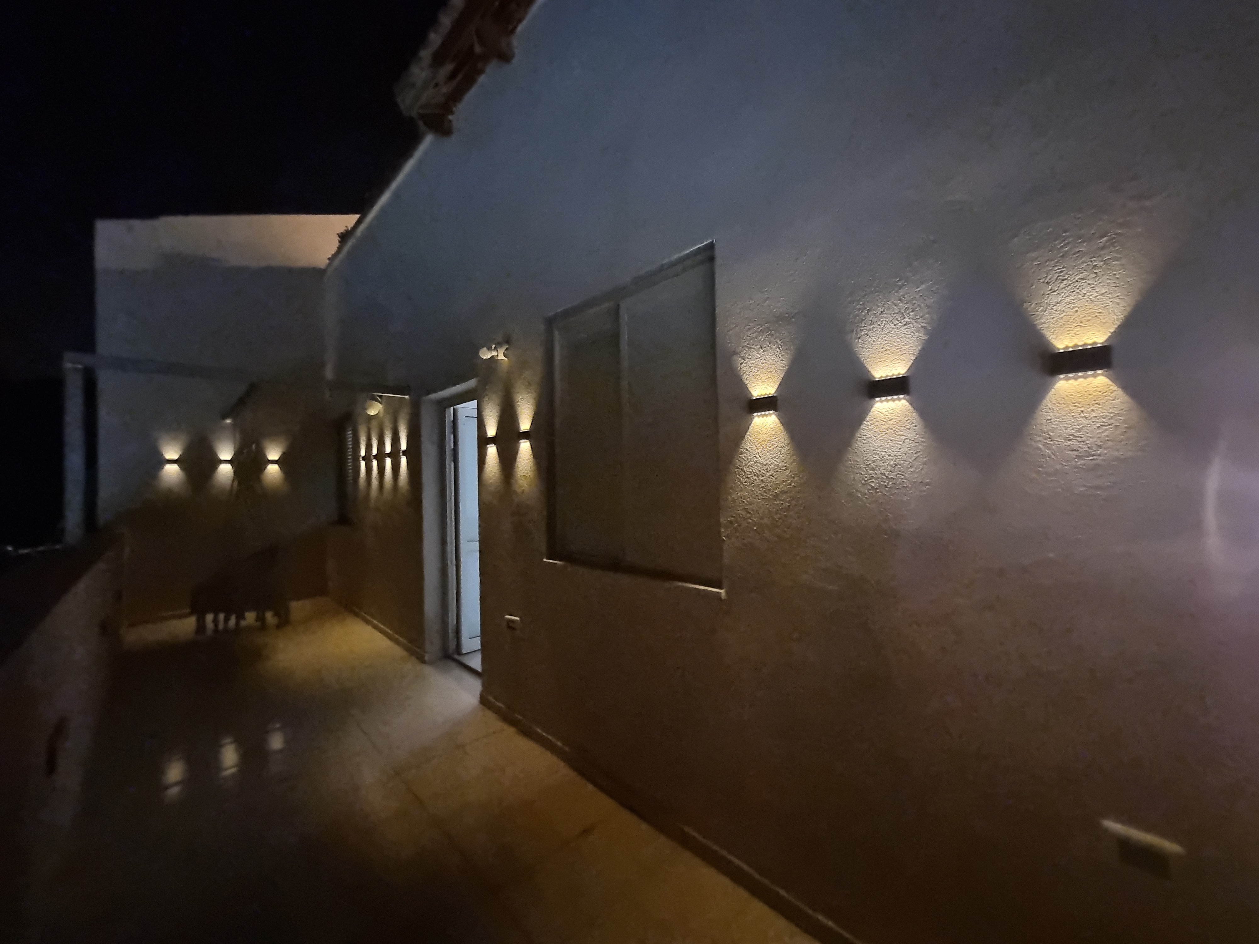 תאורת הלילה במרפסת