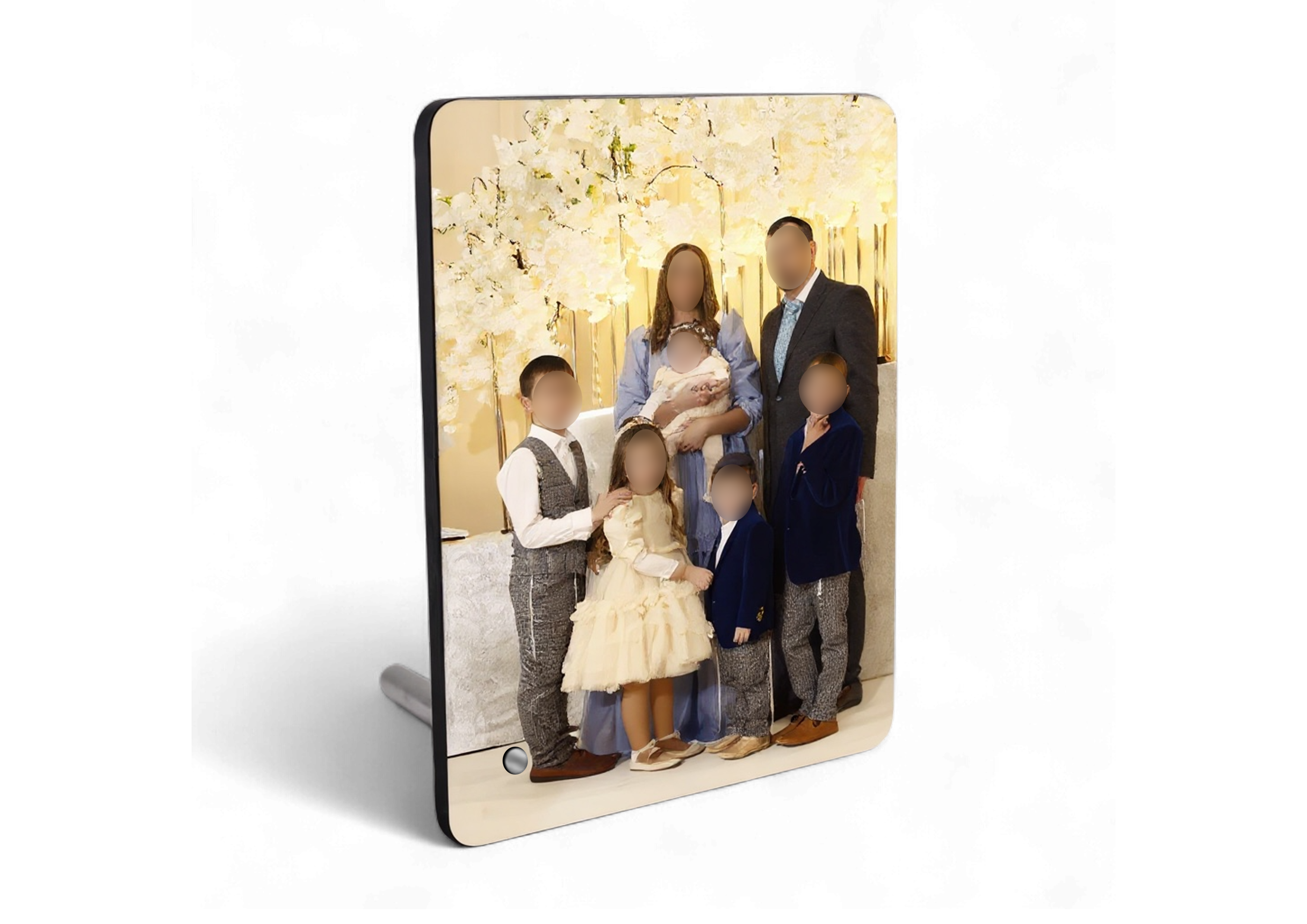 תמונה על עץ עם רגל ניקל