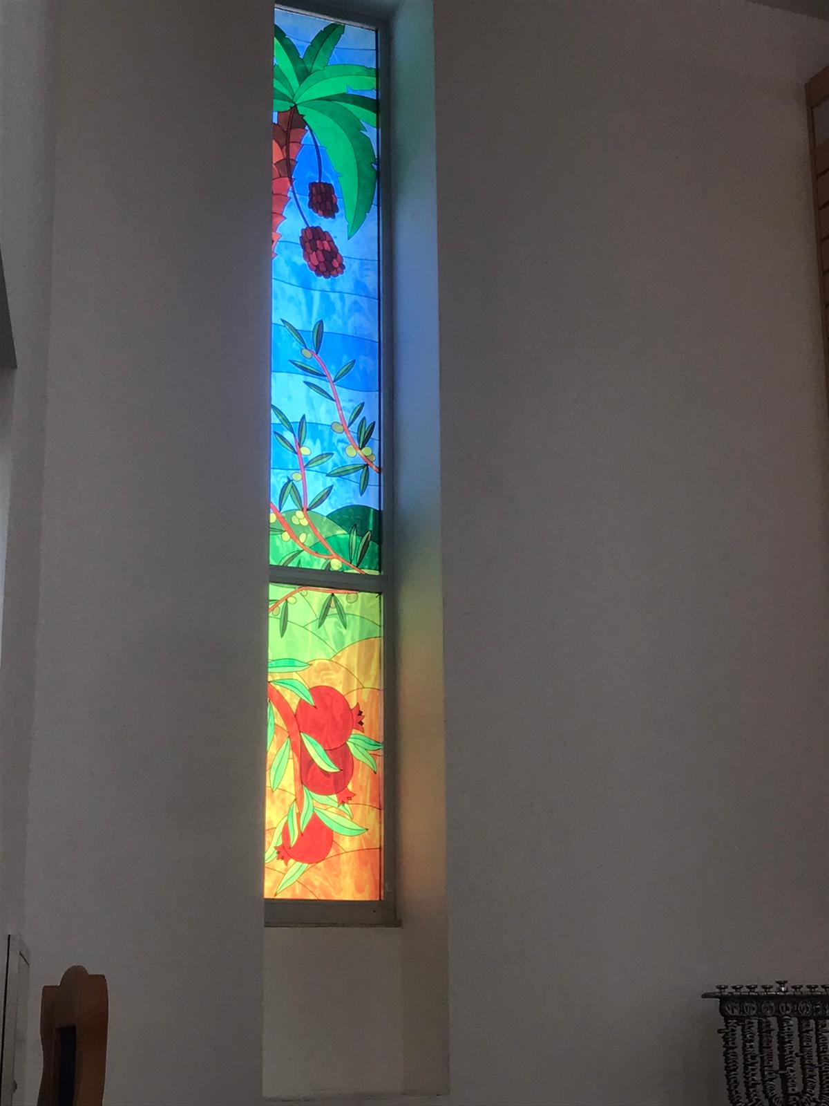 7 המינים חלון שמאלי צילום מלמטה.jpg