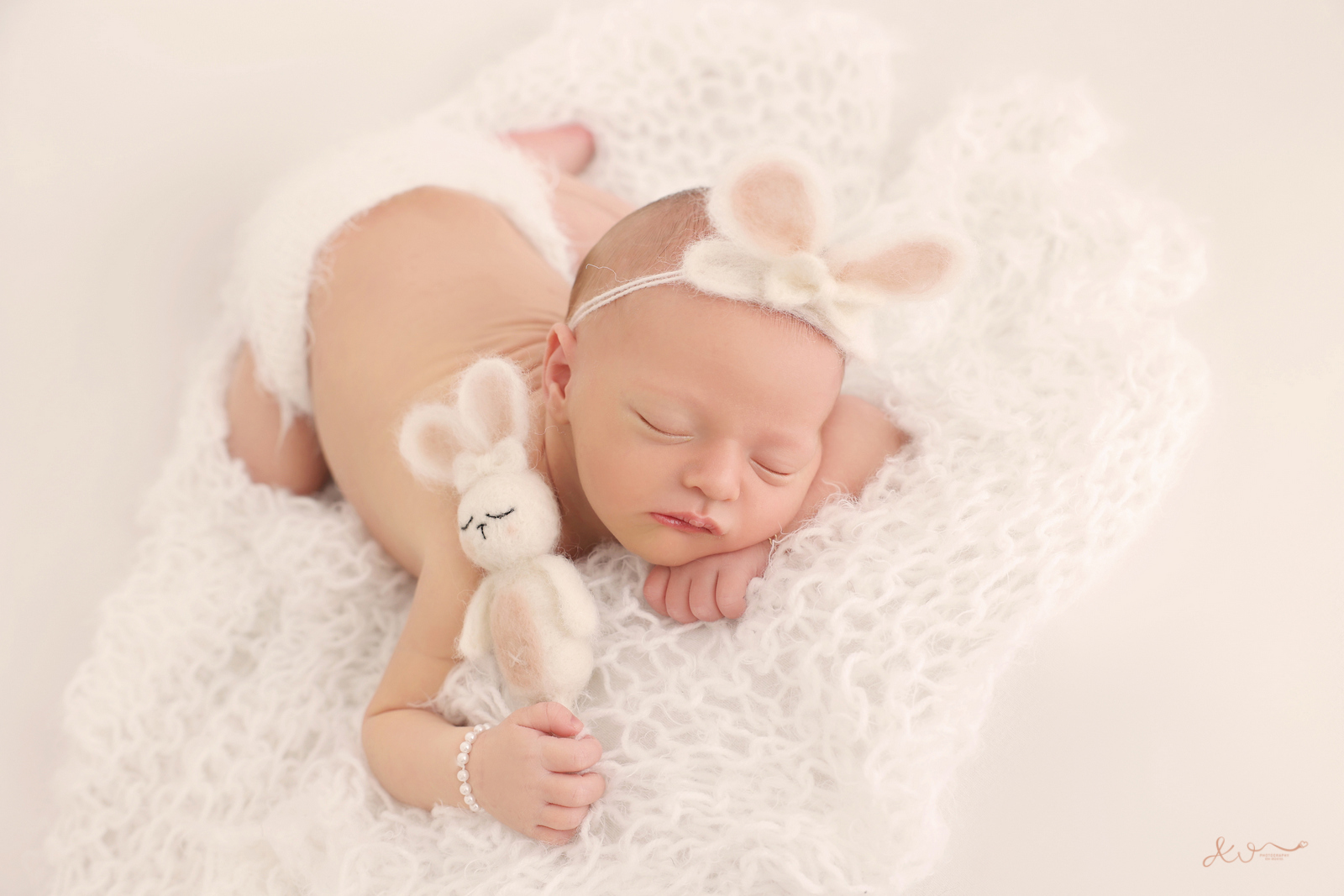 AYALA WEG NB (2).jpg