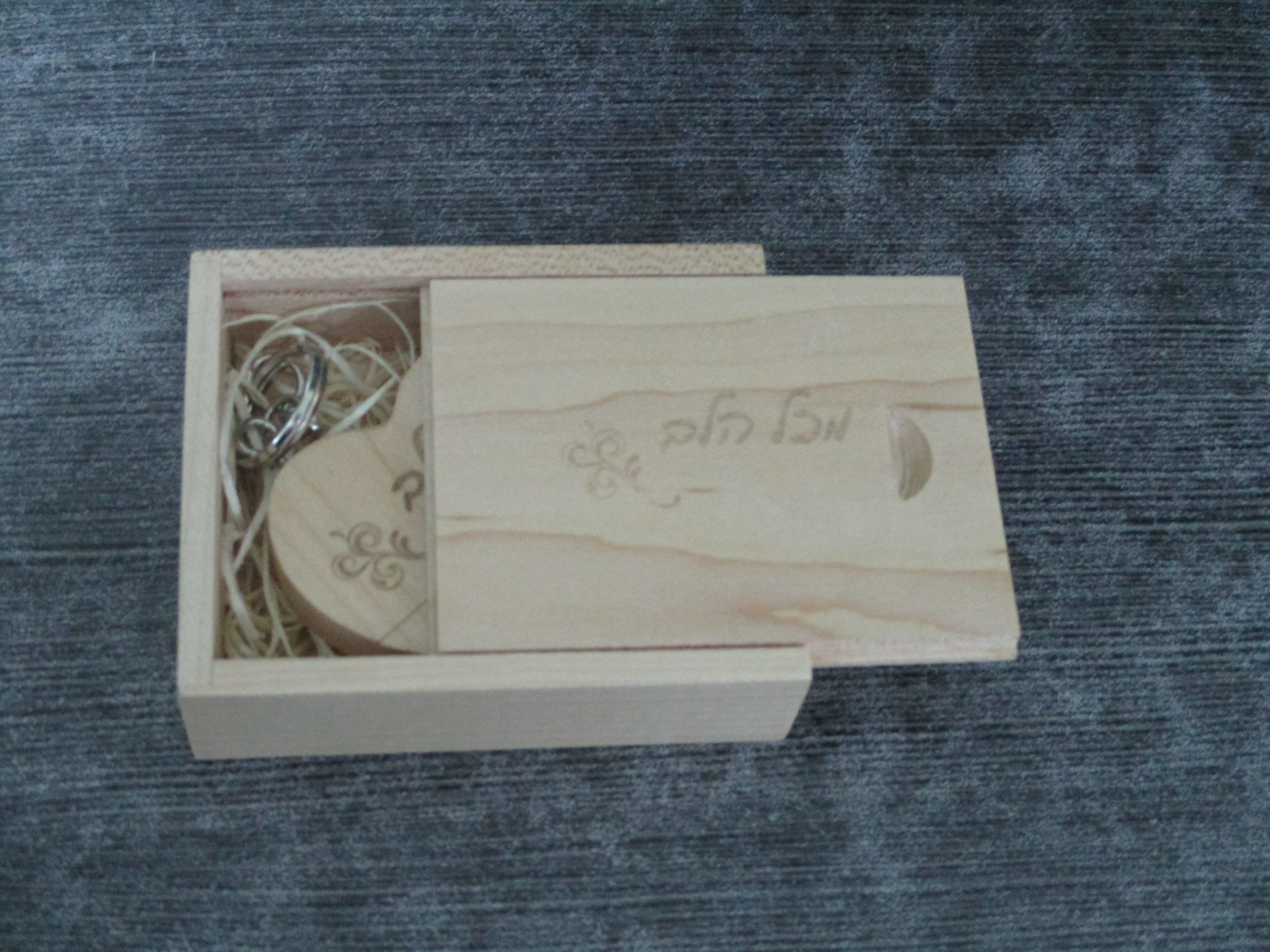 bullets דיסק אונקי מעץ לב בקופסא עם חריטה אישית