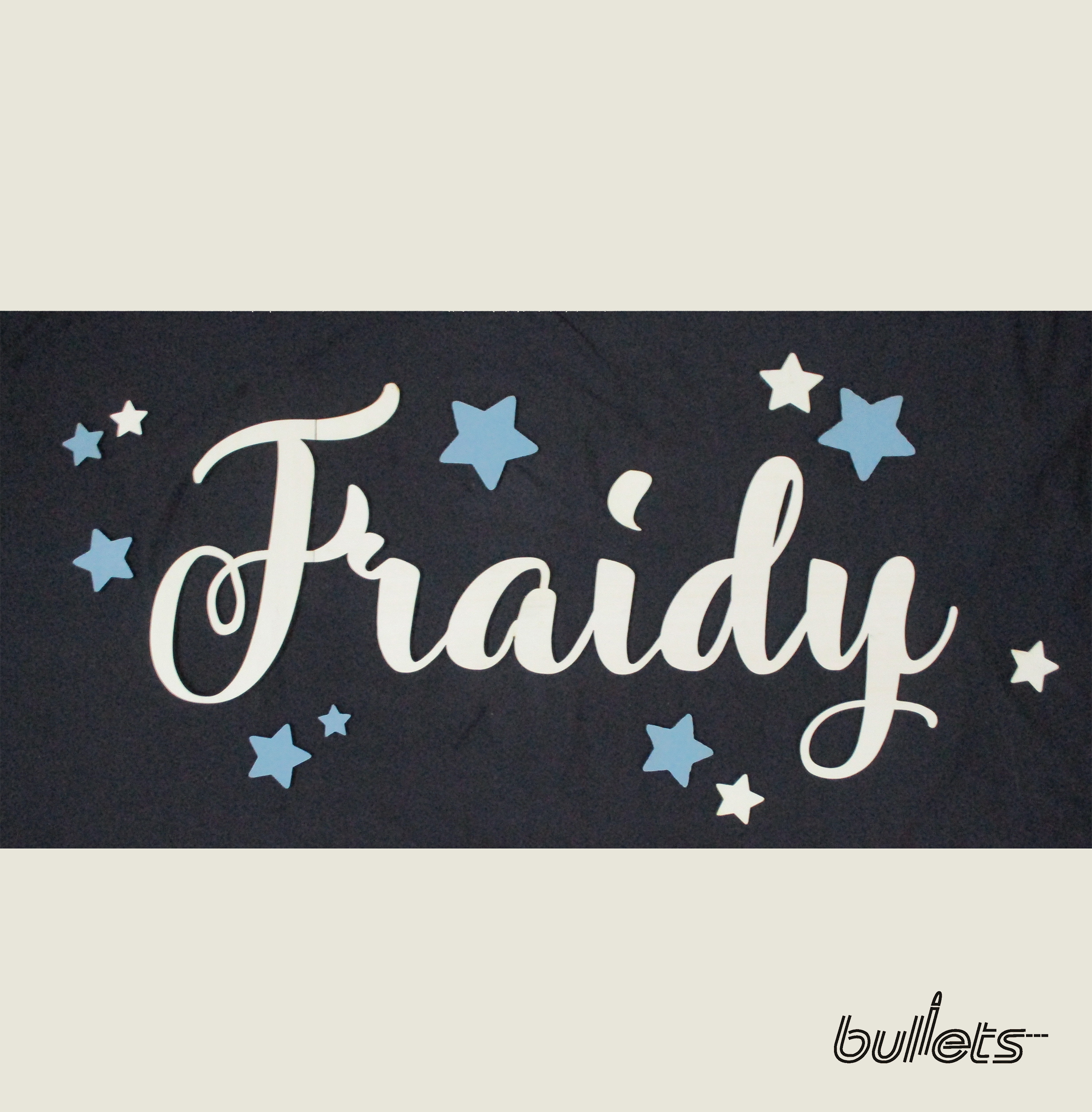 bullets חיתוך בלייזר וצביעה שם מעץ לקיר