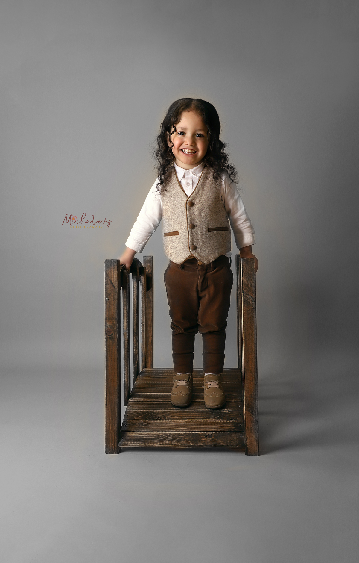 IMG_8024 מוקטן אפור.jpg