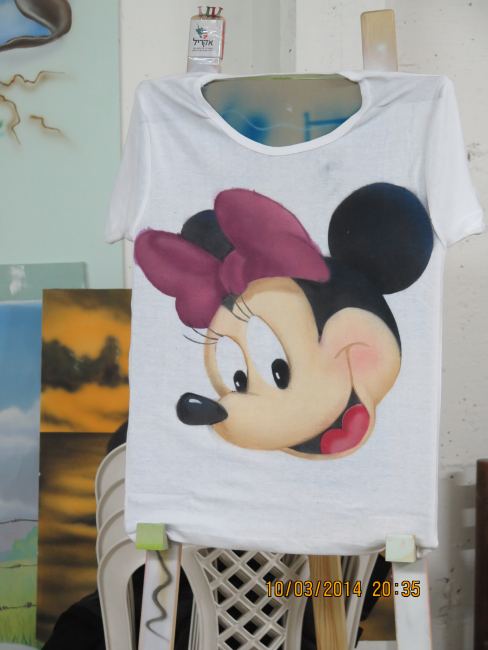 minnie mouse on a T-shirt.  Airbrush