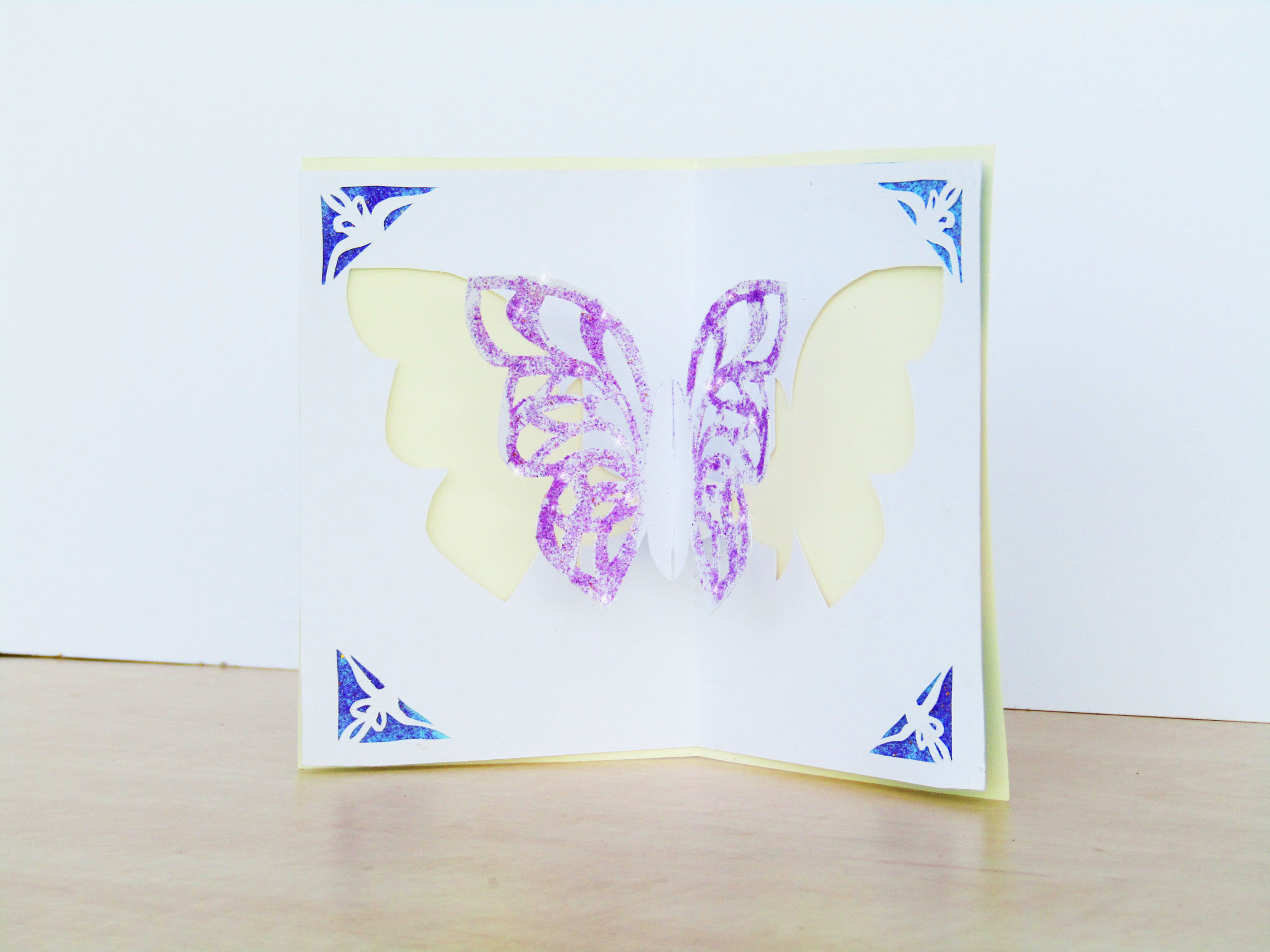 pop up - פרפר מרחף