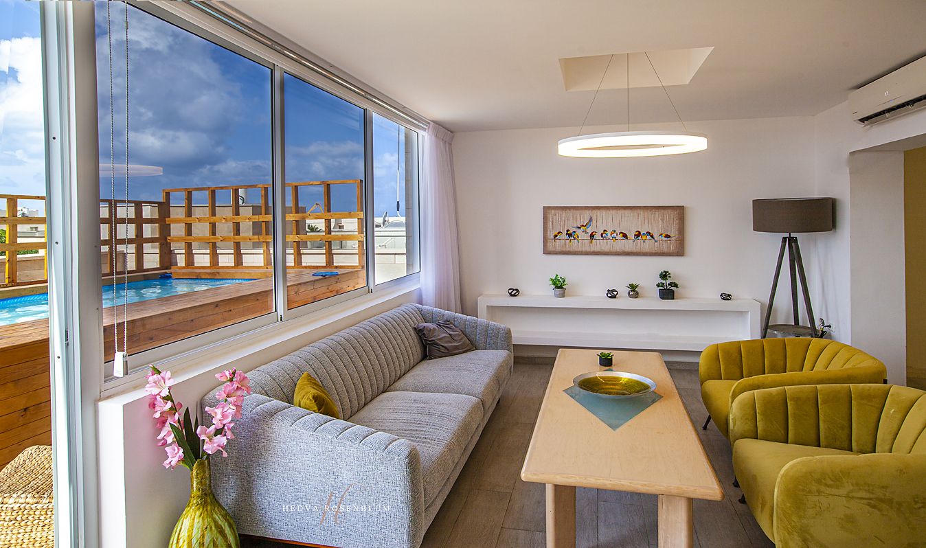 Stay First Class (2).jpg