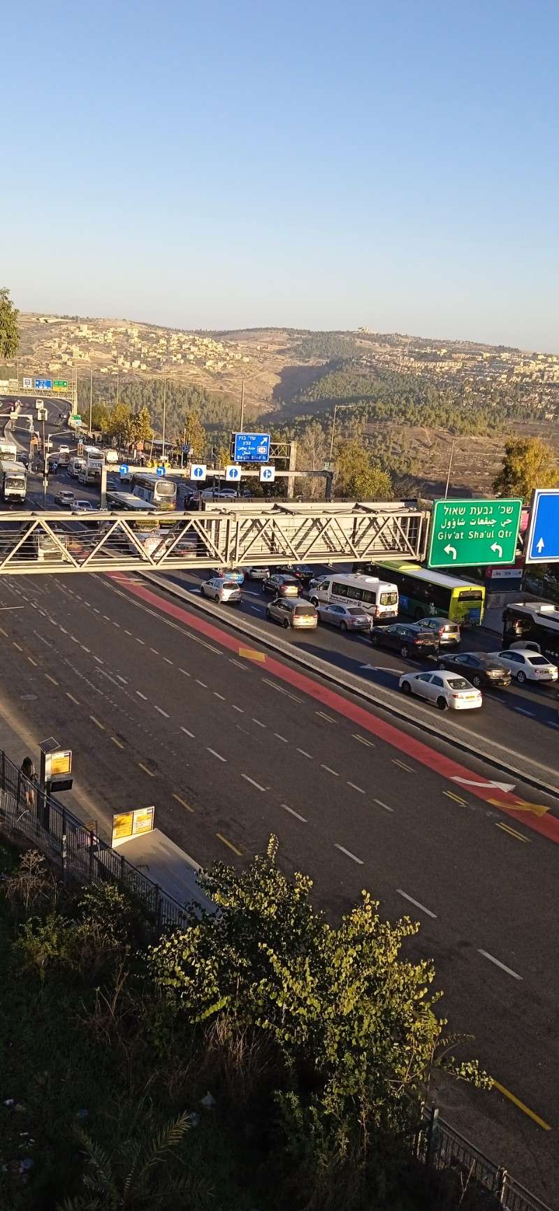 חדשות רוטר - פיגוע בכניסה לירושלים: פיצוץ כתוצאה ממטען בתחנת אוטובוס בכניסה  לעיר - הרוג אחד ו11 פצועים