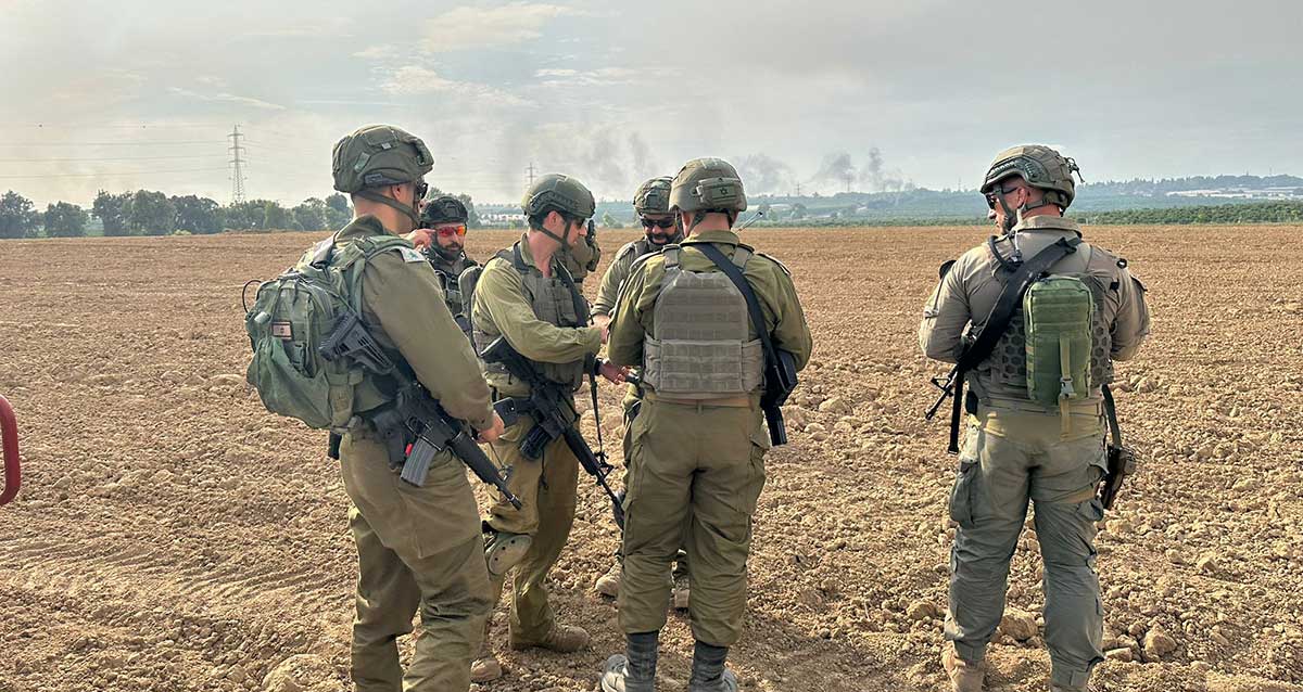 חיילים נערכים למלחמה על גבול רצועת עזה