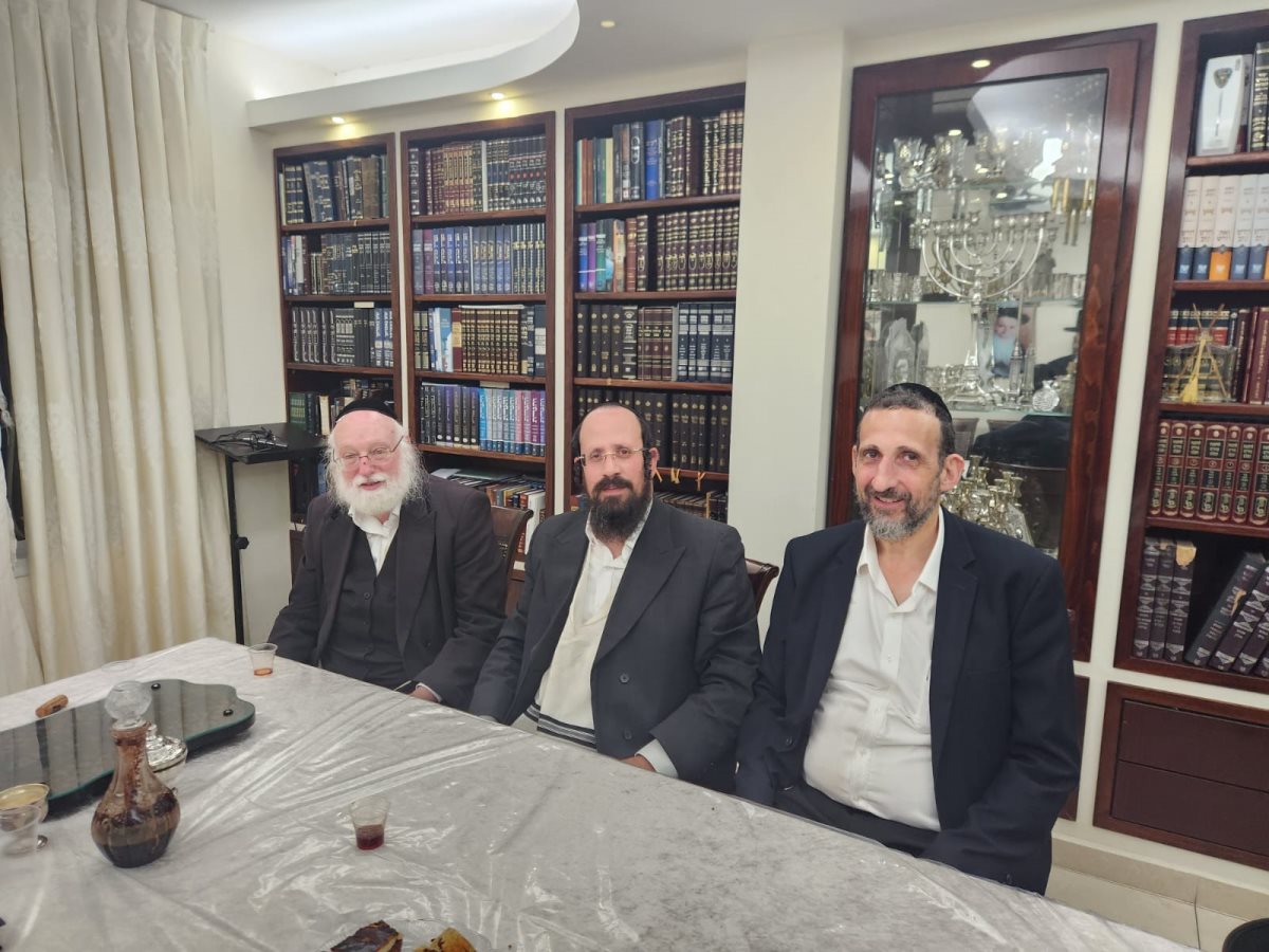 נציגי המפלגה החדשה. המצלם