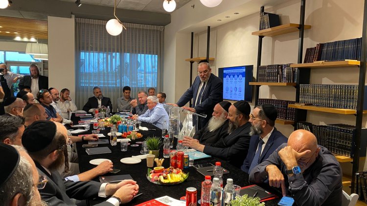 יעקב אשר (מרכז הנדל''ן)