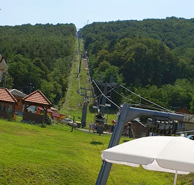 רבי ישעיה'לה מקרעסטיר - פארק Zemplén