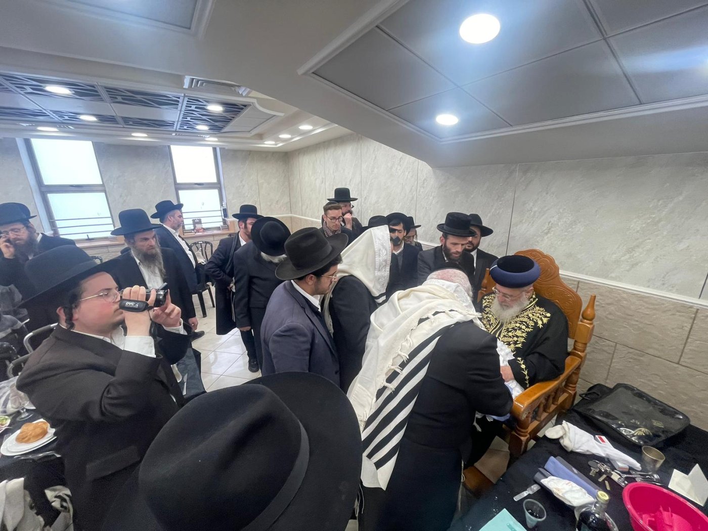 באדיבות המצלם