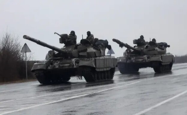 טנקים במזרח אוקראינה, במריופול (צילום: רויטרס)