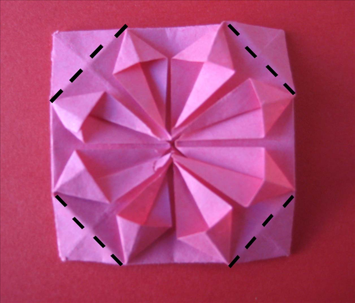 קפלו את הפינות לאחור.