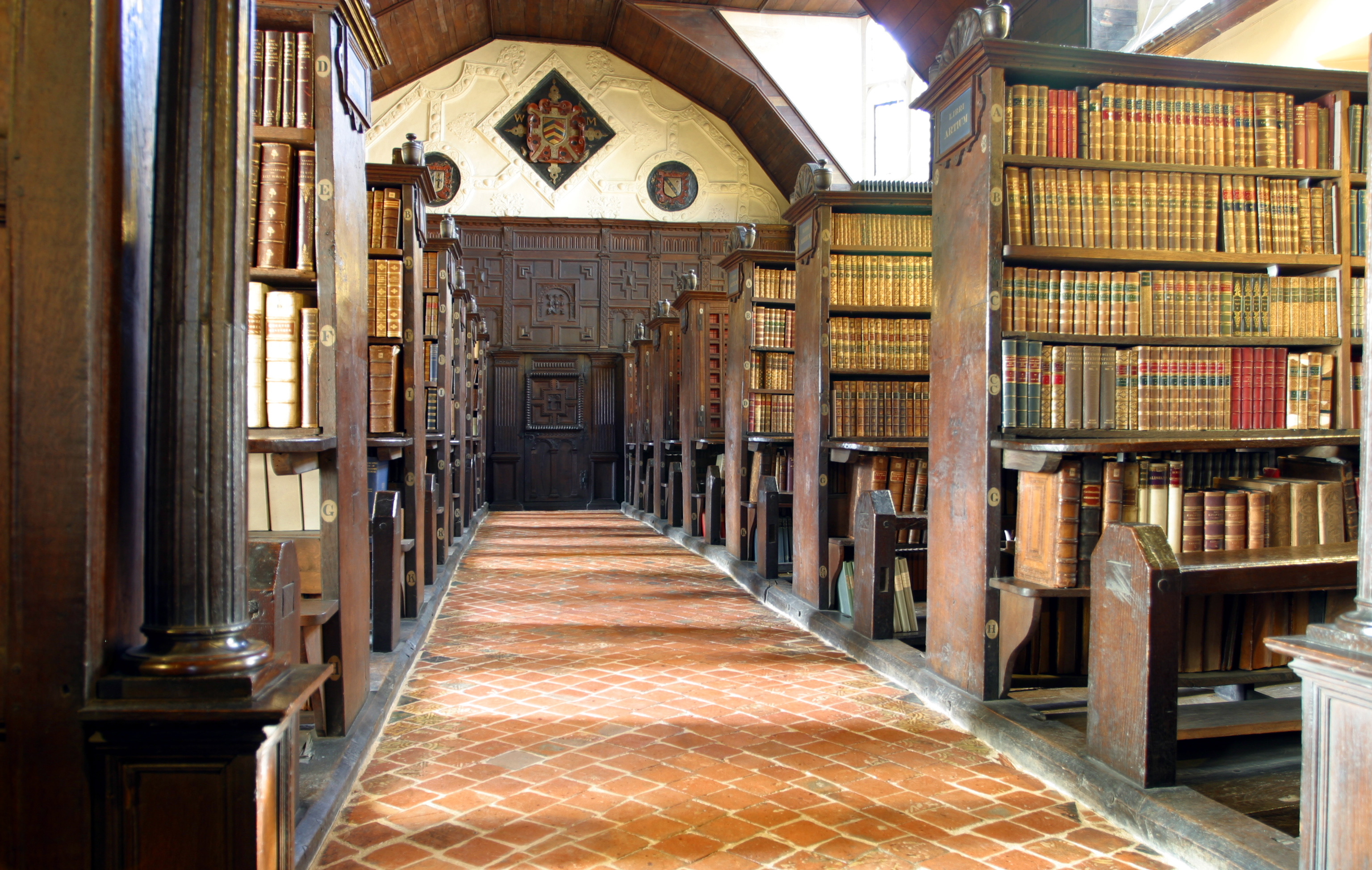 Merton_College_library_hall.jpg