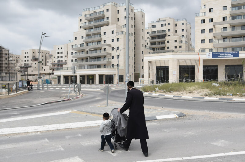 שכונה חדשה בבית שמש, שנועדה להדביק את הביקוש. מה יכולה לעשות עיר כשהאוכלוסייה בה גדלה ב־7% בשנה? צריך עוד דירות ועוד תשתיות, וכמעט בלתי אפשרי לעמוד בקצב. צילום: יואב דודקביץ